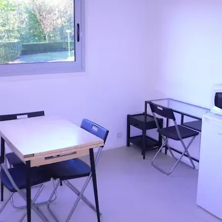 Nickel Et Confortable Apartment